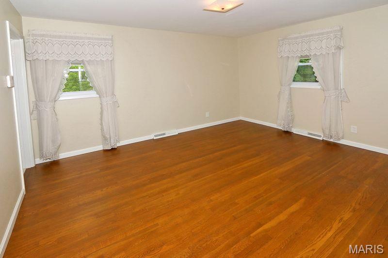 111 Green Acres Road St. Louis, MO 63137 - Photo 11 of 34