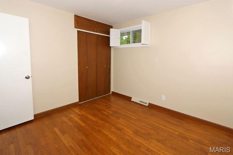111 Green Acres Road St. Louis, MO 63137 - Photo 17 of 34