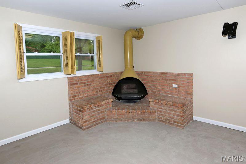 111 Green Acres Road St. Louis, MO 63137 - Photo 21 of 34