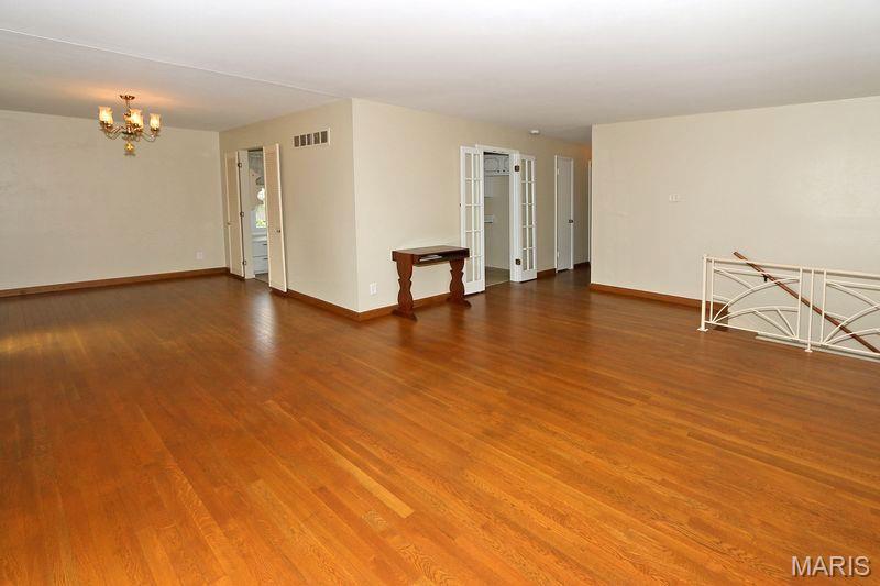 111 Green Acres Road St. Louis, MO 63137 - Photo 6 of 34
