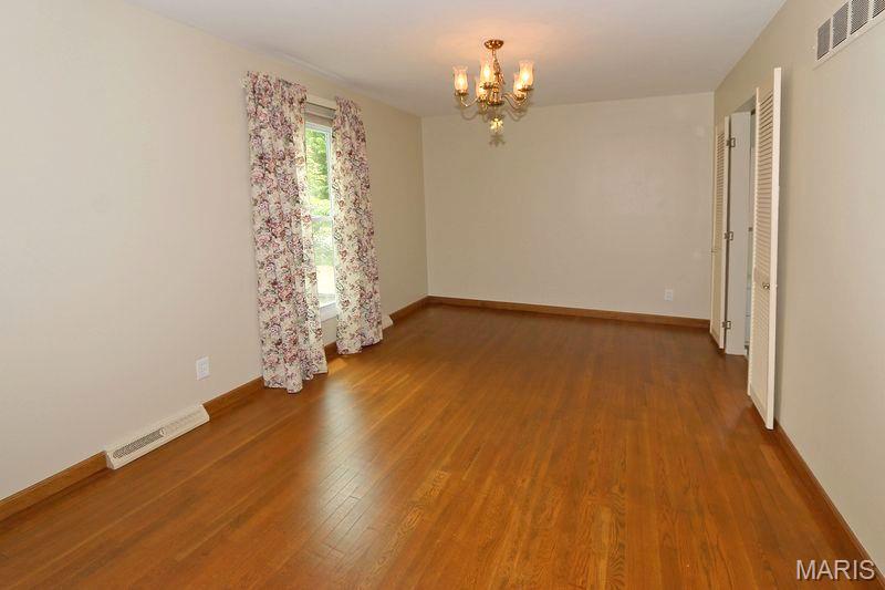 111 Green Acres Road St. Louis, MO 63137 - Photo 7 of 34