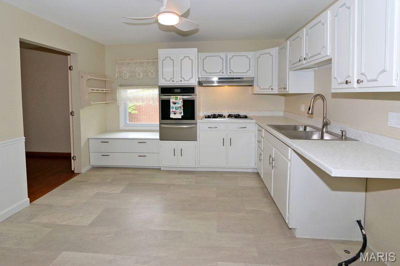 111 Green Acres Road St. Louis, MO 63137 - Photo 8 of 34