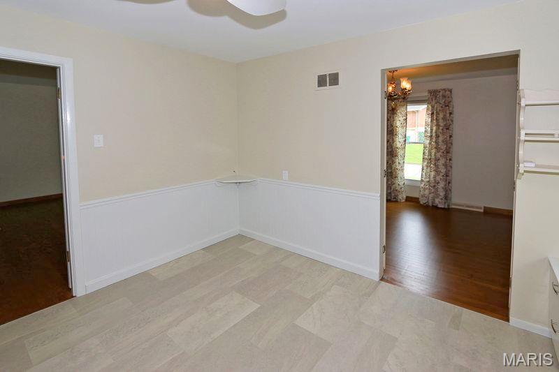 111 Green Acres Road St. Louis, MO 63137 - Photo 10 of 34
