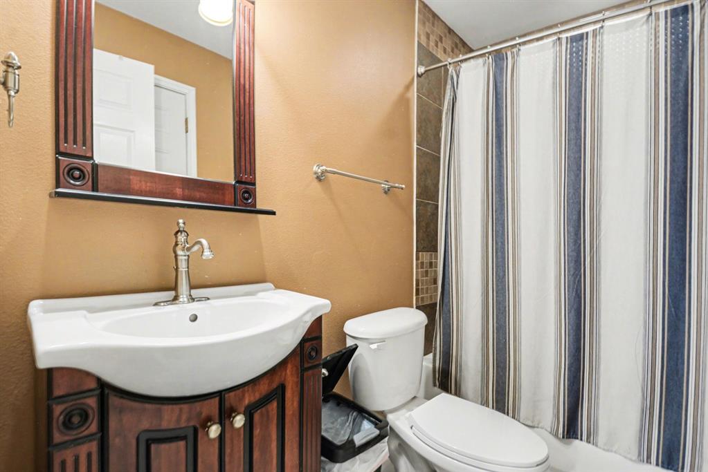 1455 Rabbit Run Road Anna, TX 75409 - Photo 21 of 21 Apartment bathroom