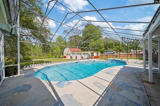 992 Dickinson Street Bamberg, SC 29003 - Photo 10 of 29 992 Dickinson pool and shed