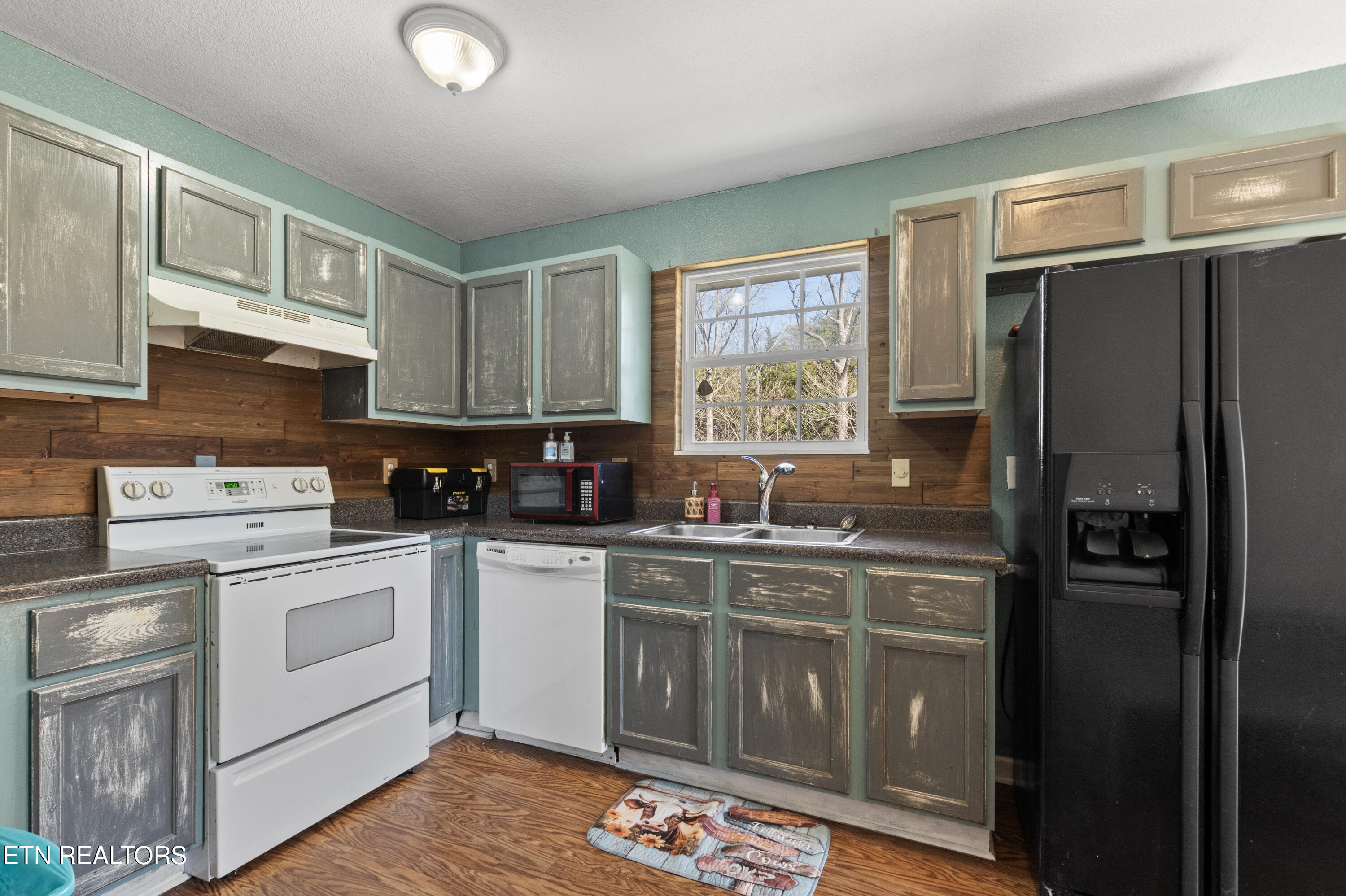 243 Sandy Hill Road La Follette, TN 37766 - Photo 10 of 28 26-DSC_3770