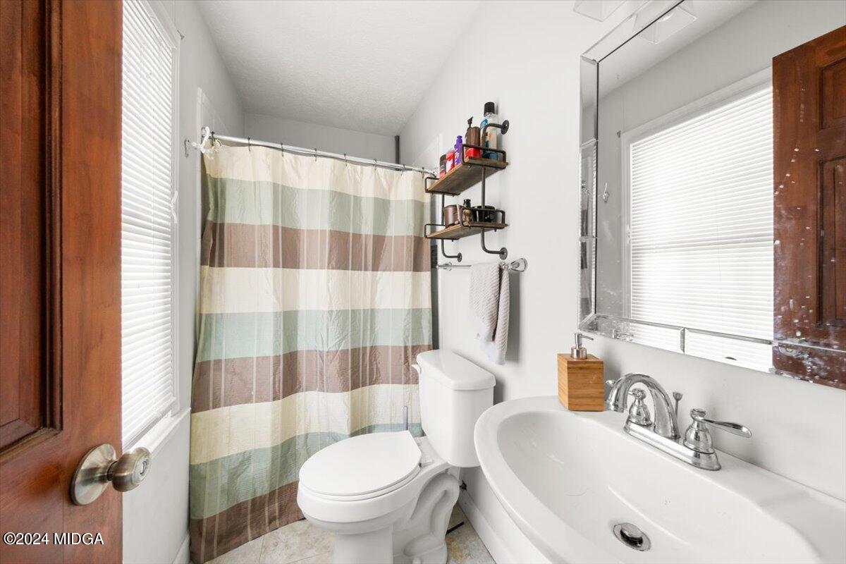 3645 Tidwell Road Lizella, GA 31052 - Photo 17 of 26 a bathroom with a sink toilet and shower