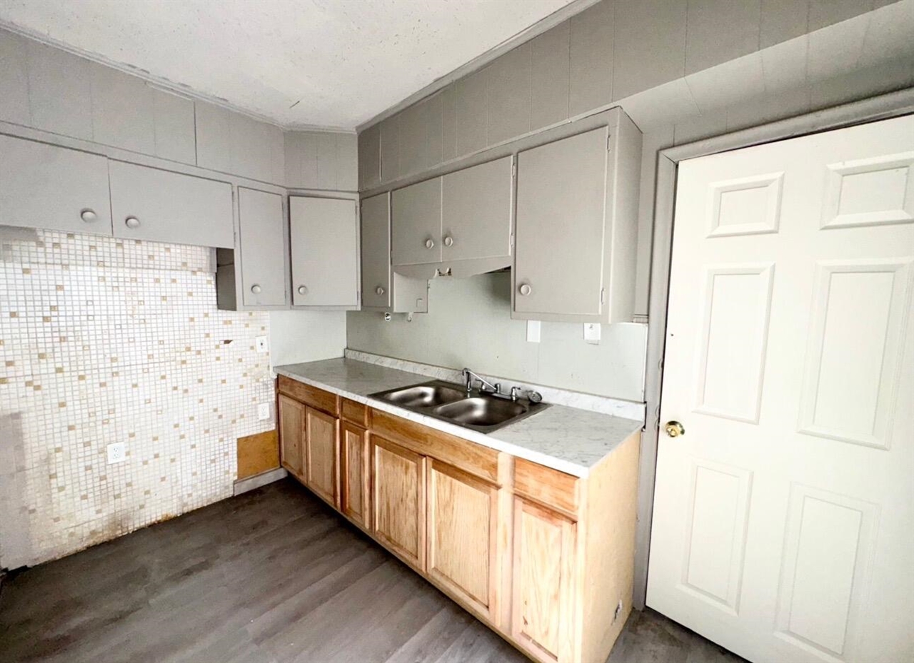 5856 Barrett Street Detroit, MI 48213 - Photo 9 of 9