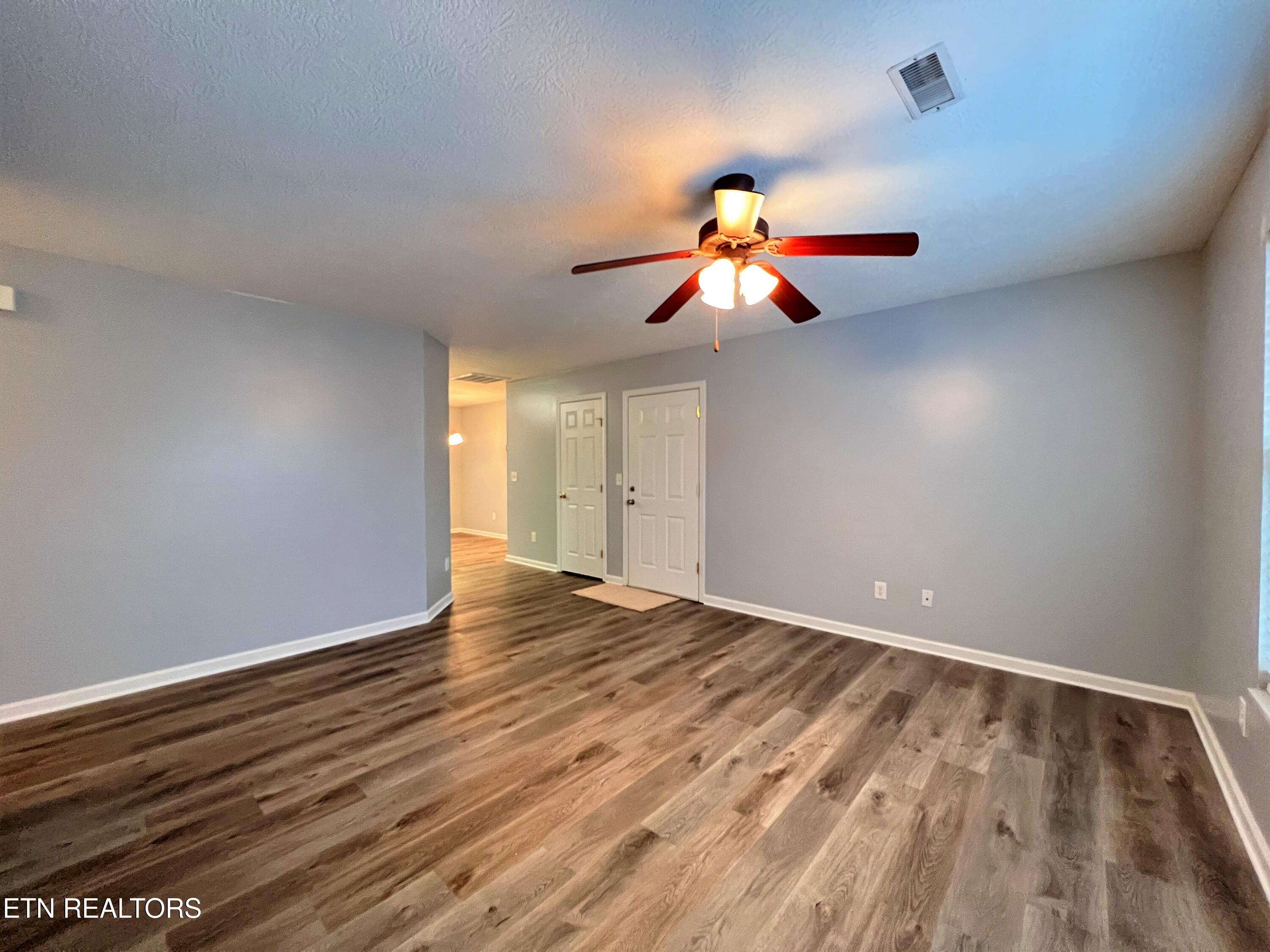 1637 Maple View Way Knoxville, TN 37918 - Photo 3 of 14 3_Living Room
