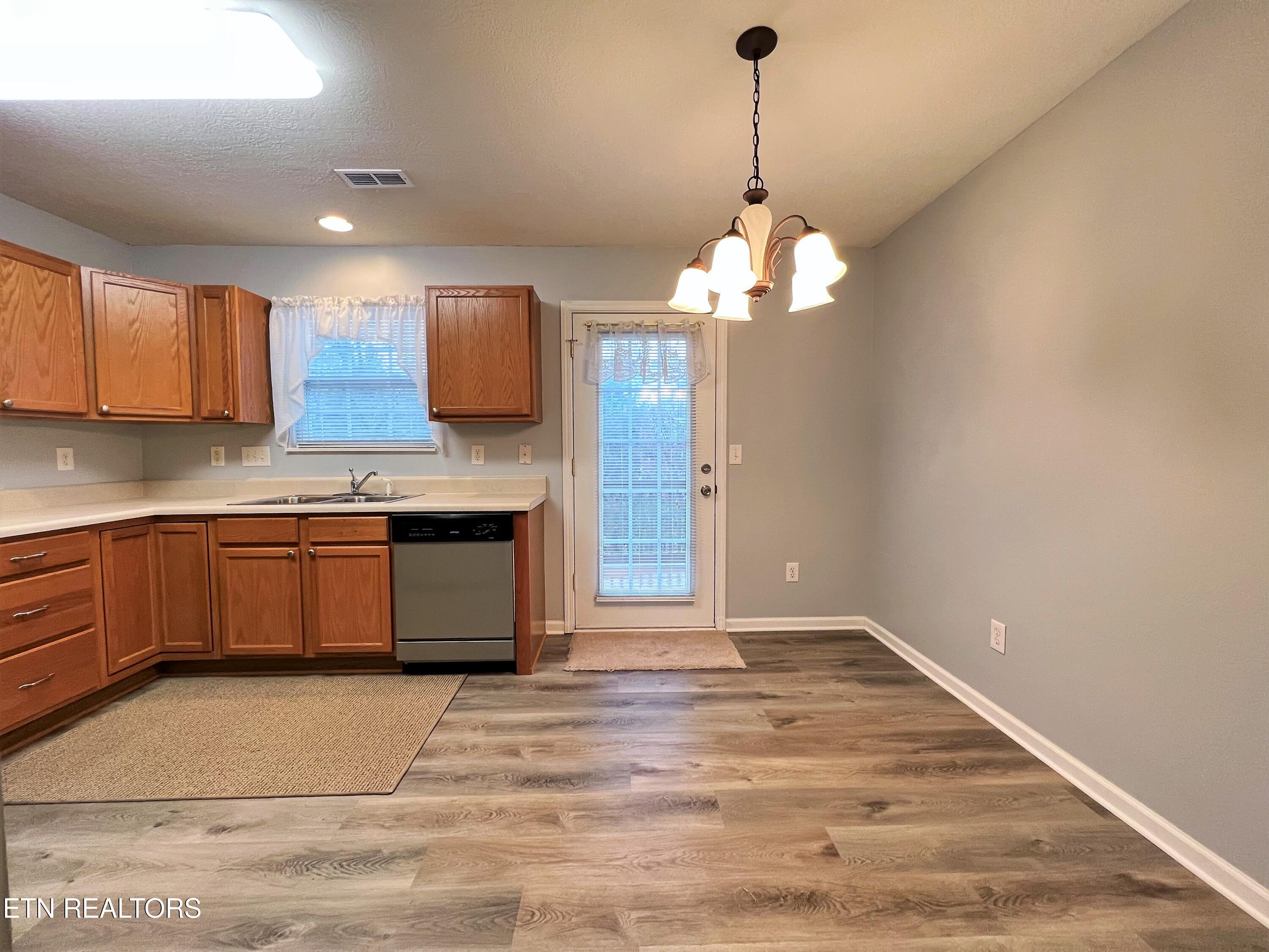 1637 Maple View Way Knoxville, TN 37918 - Photo 4 of 14 4_Kitchen Dining