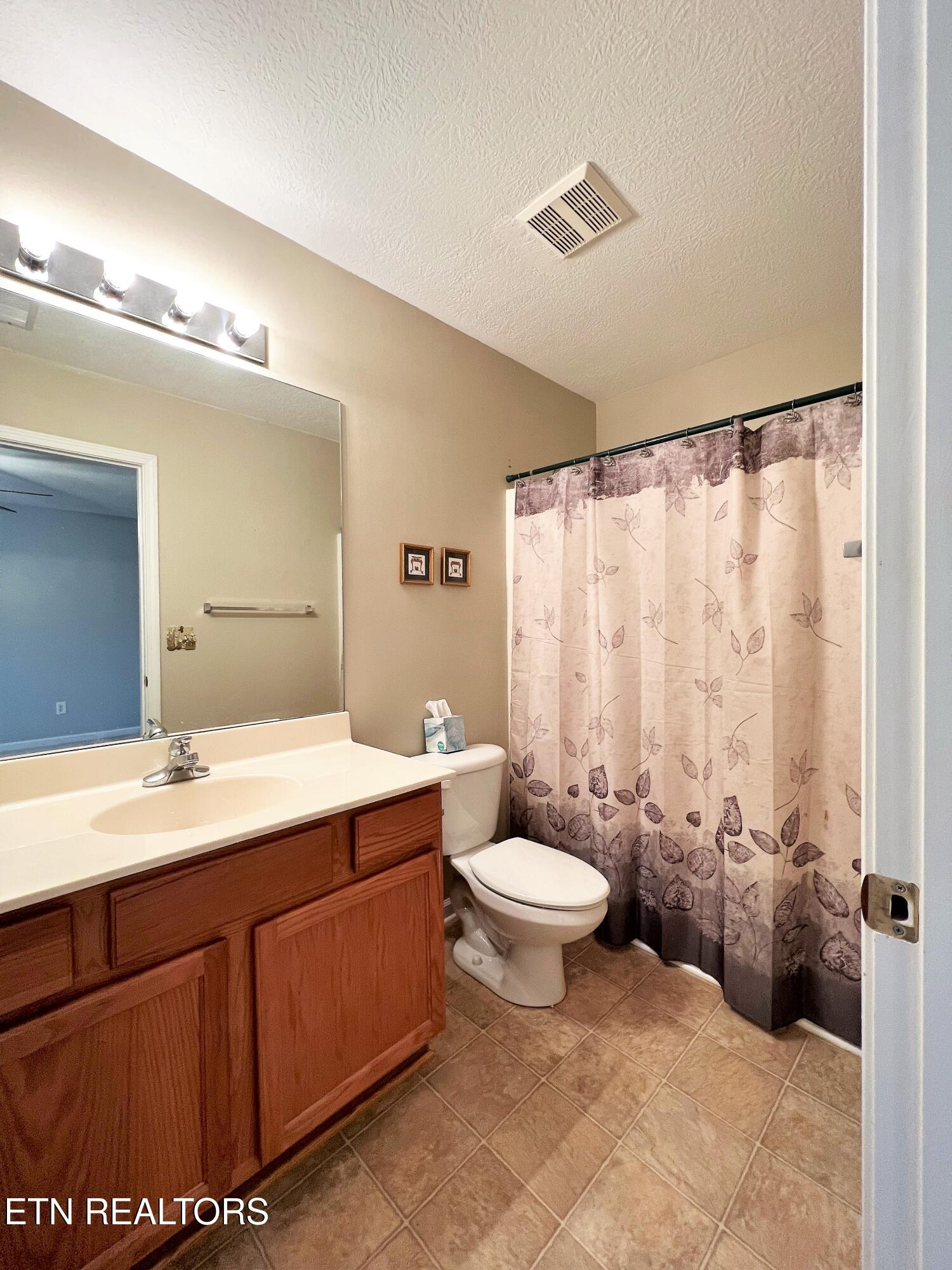 1637 Maple View Way Knoxville, TN 37918 - Photo 10 of 14 10_Primary Bathroom