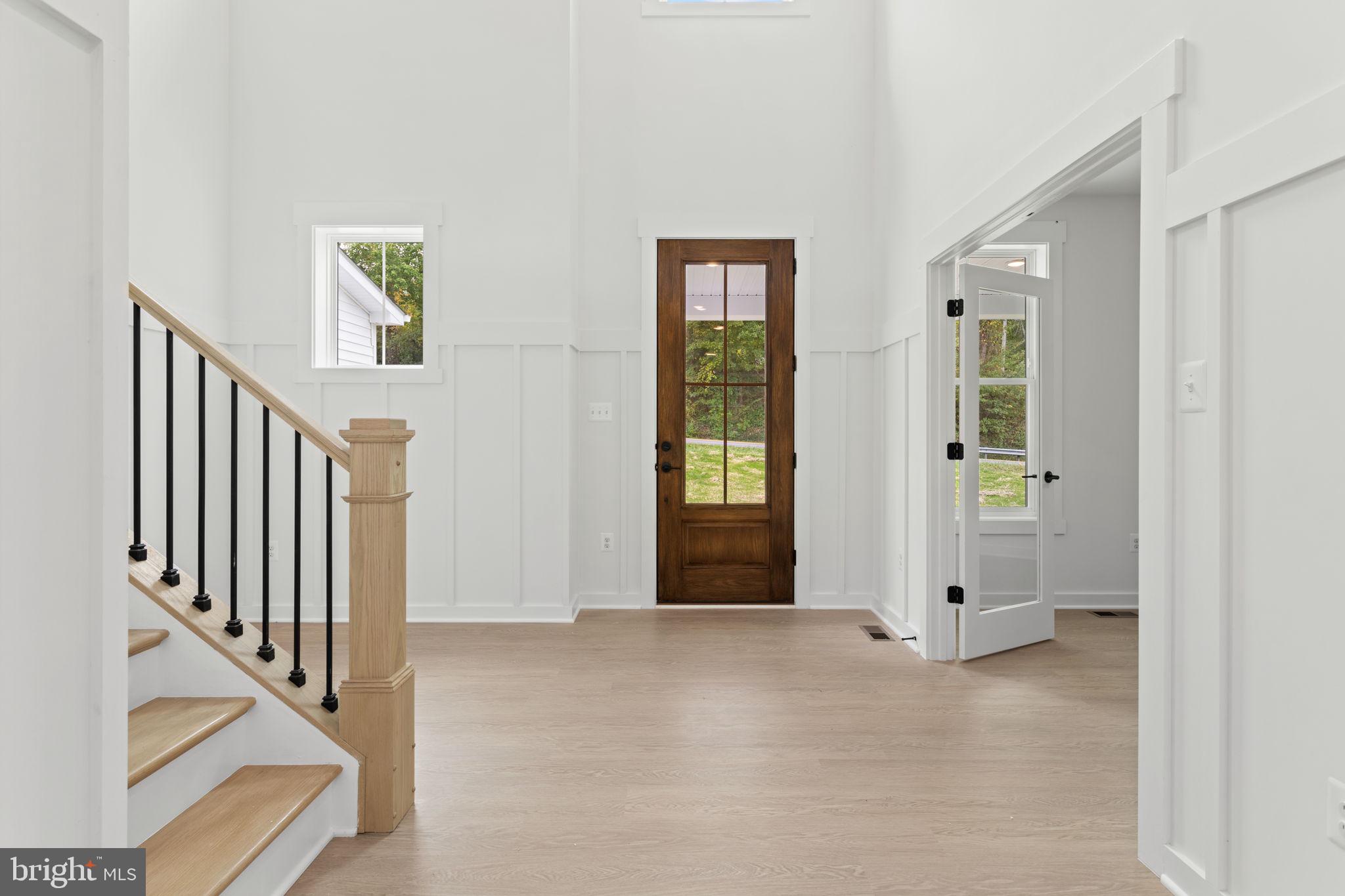 640 Grim Road Stephens City, VA 22655 - Photo 3 of 50 a view of an entryway with a livingroom