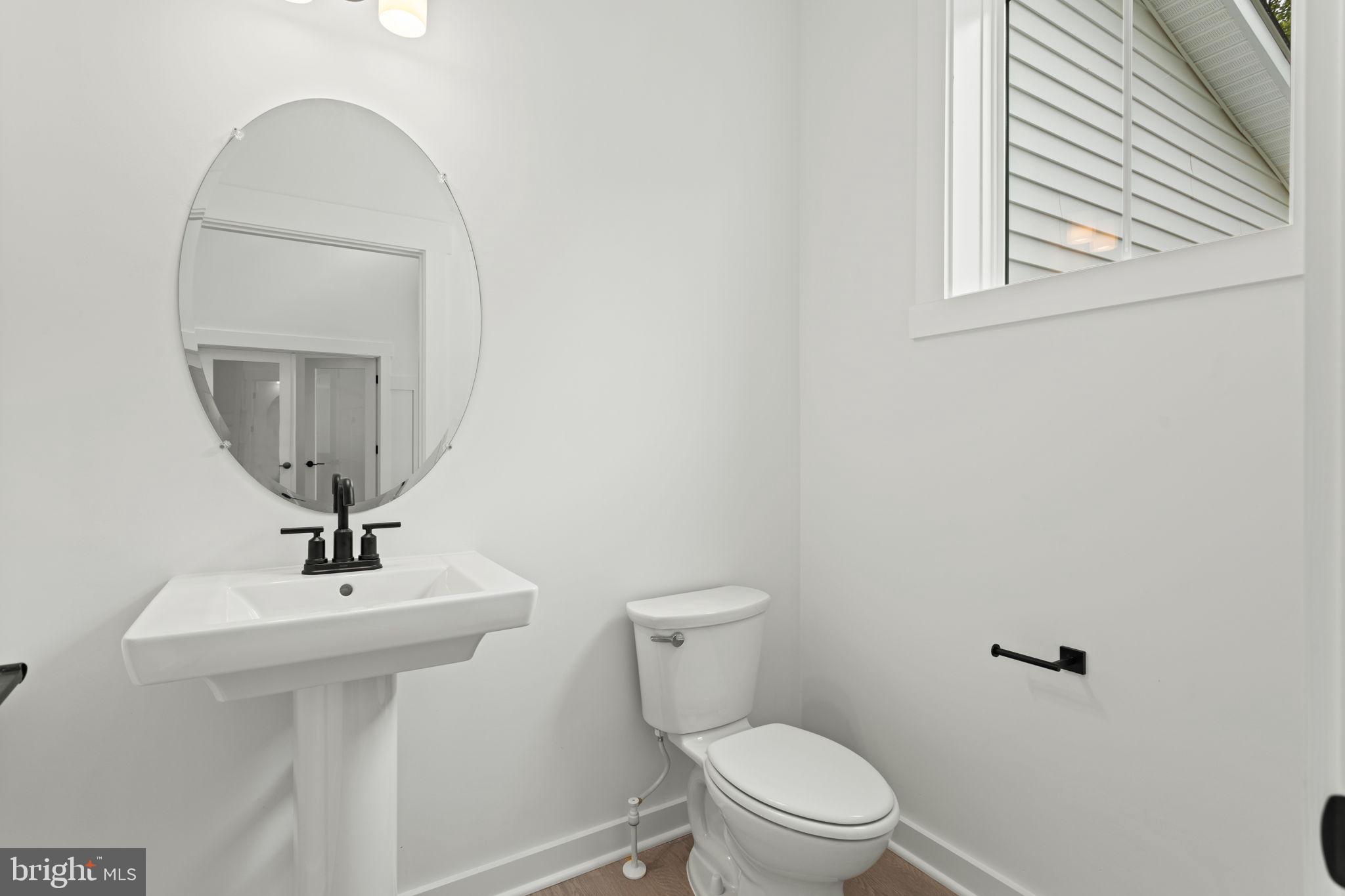 640 Grim Road Stephens City, VA 22655 - Photo 6 of 50 a bathroom with a toilet a sink and mirror