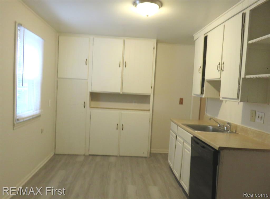 21337 Inkster Road Farmington Hills, MI 48336 - Photo 8 of 12