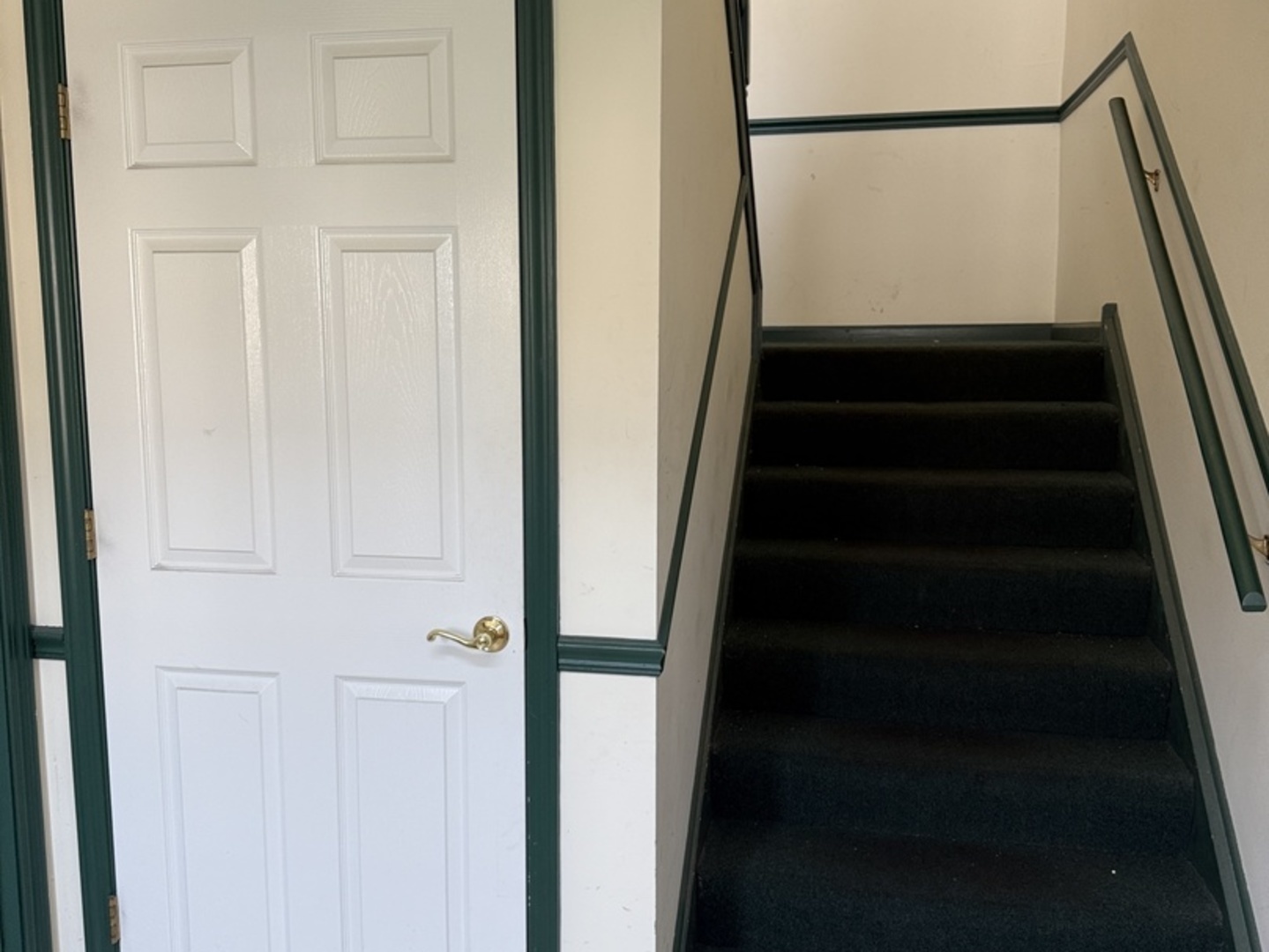 1411 Berta Drive, Unit 2N Crest Hill, IL 60403 - Photo 14 of 20 a view of a hallway