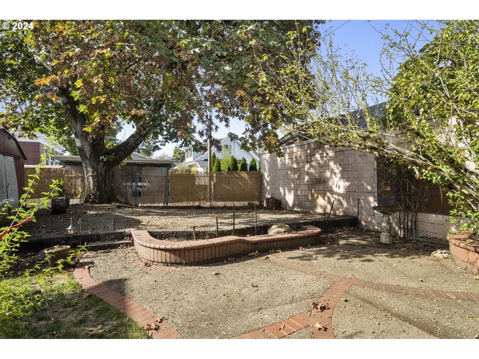4417 Southeast 65th Avenue Portland, OR 97206 - Photo 35 of 38 a backyard of a house with lots of green space