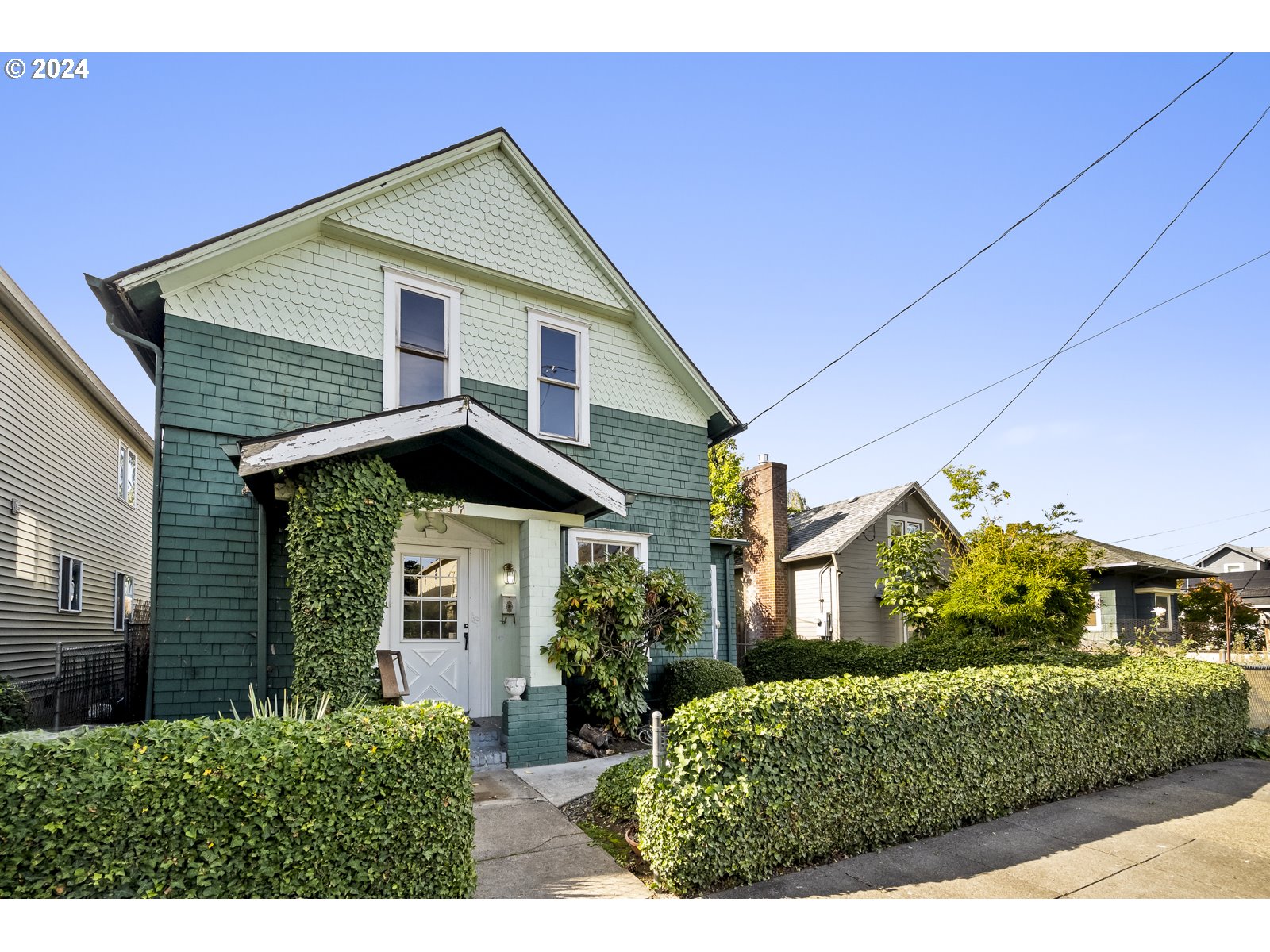 4417 Southeast 65th Avenue Portland, OR 97206 - Photo 38 of 38 a front view of a house with garden