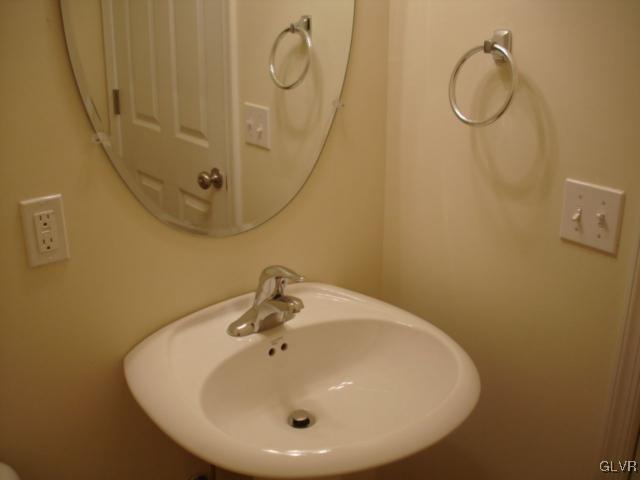 2238 Rising Hill Road Whitehall, PA 18052 - Photo 8 of 11 Gallery Image 8