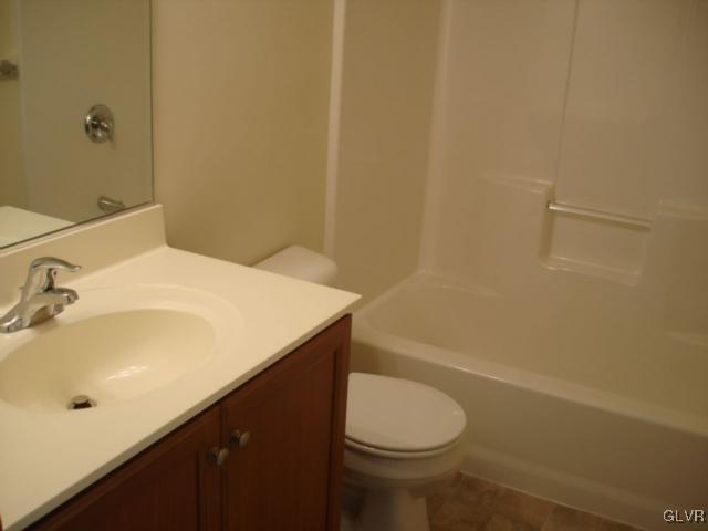 2238 Rising Hill Road Whitehall, PA 18052 - Photo 9 of 11 Gallery Image 9