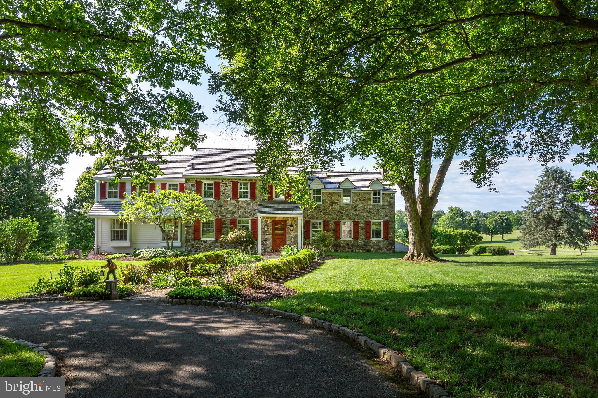 Welcome to Glendalough: 137 Davis Road