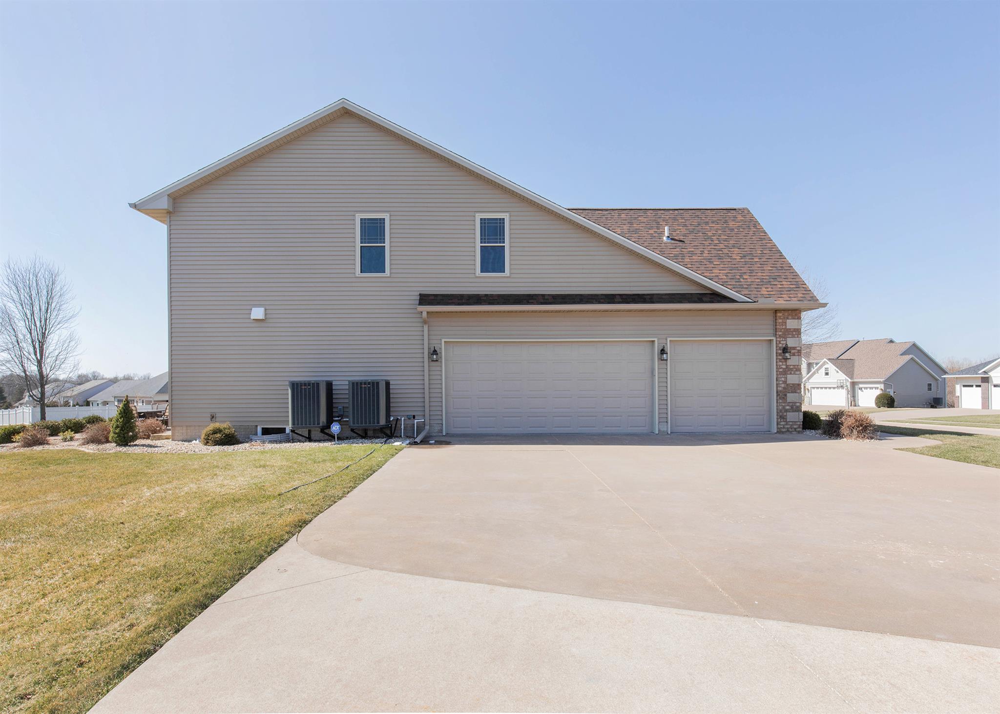 5465 Hugo Road Bettendorf, IA 52722 - Photo 46 of 50 Gallery Image 46