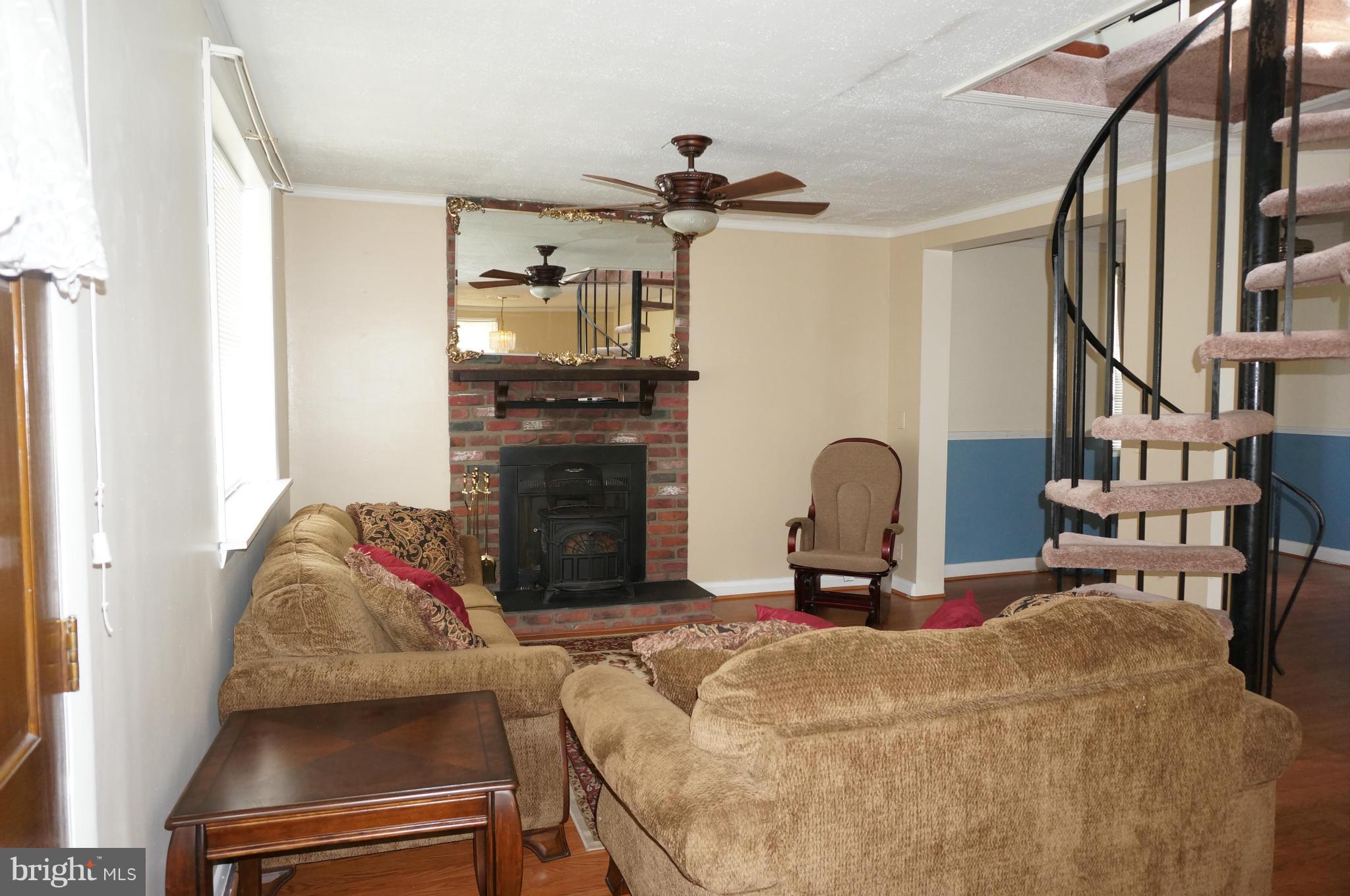 257 Trappe Road Baltimore, MD 21222 - Photo 17 of 19 Living Room