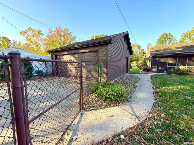 $169,900 | 212 South 12th Street, Herrin, IL 62948