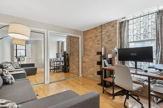$575,000 | 11 North Green Street, Unit 2A, Chicago, IL 60607