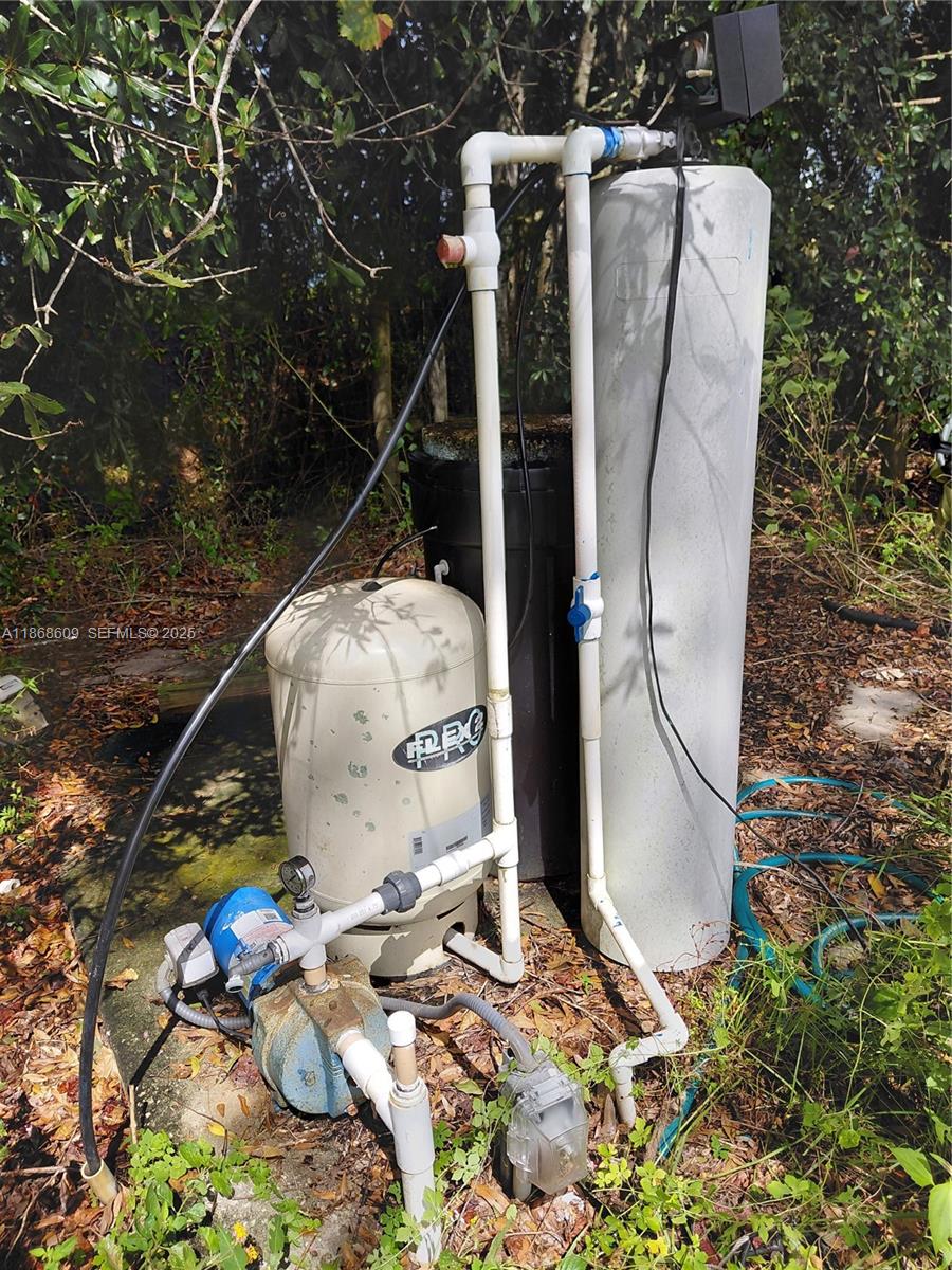 740 Arbuckle Creek Road Lorida, FL 33857 - Photo 12 of 21 a view of a bird bath