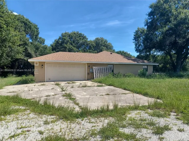 $375,000 | 740 Arbuckle Creek Road, Lorida, FL 33857