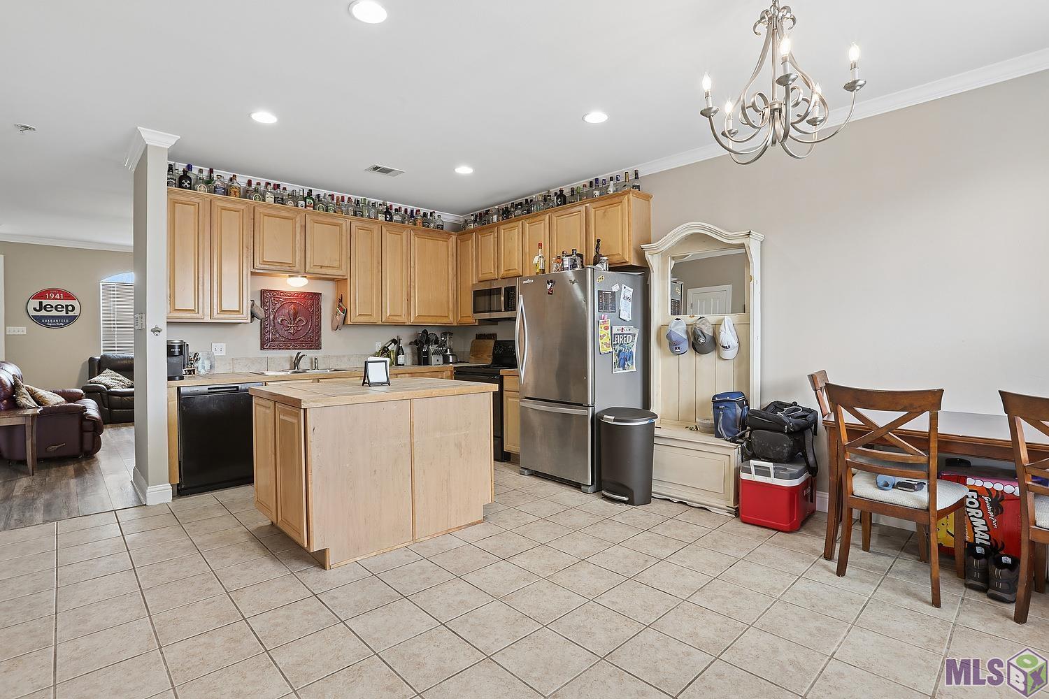 4000 Lake Beau Pre Boulevard, Unit 126 Baton Rouge, LA 70820 - Photo 11 of 19 Kitchen