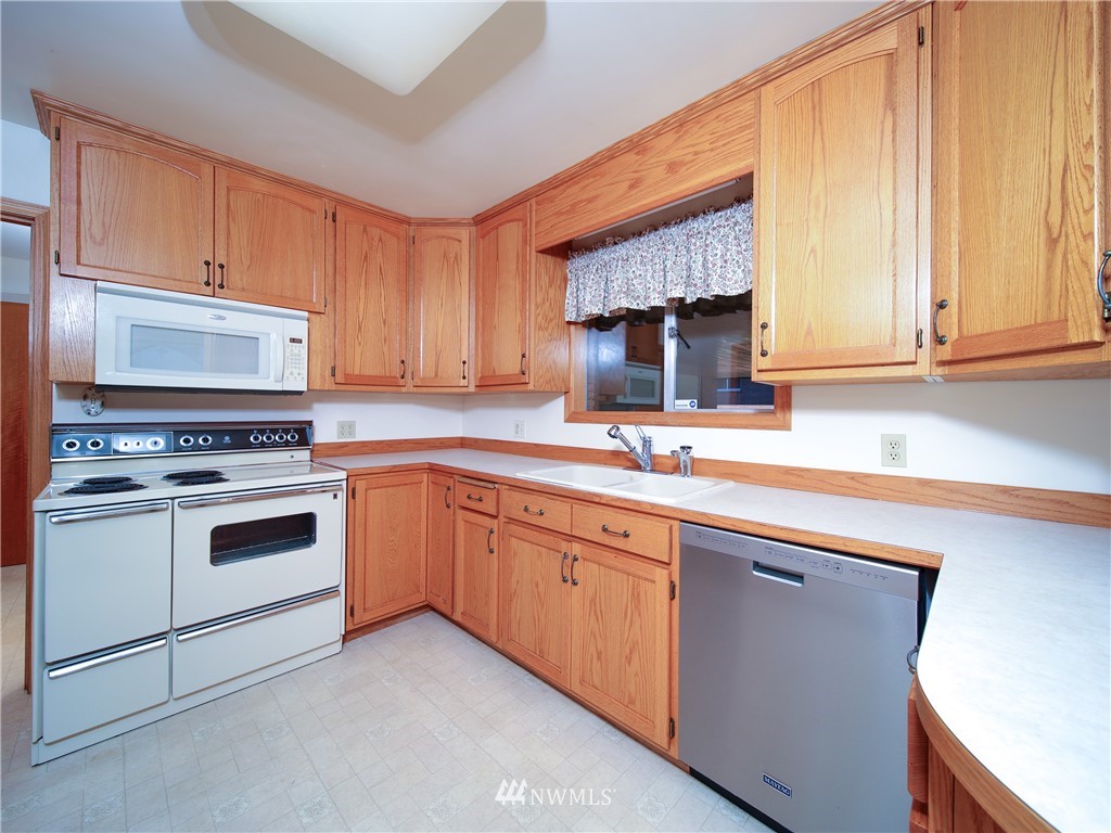 408 Rockefeller Avenue Everett, WA 98201 - Photo 11 of 27 Gallery Image 11