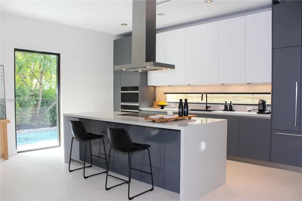 $3,600,000 | 3540 Oak Avenue, Miami, FL 33133