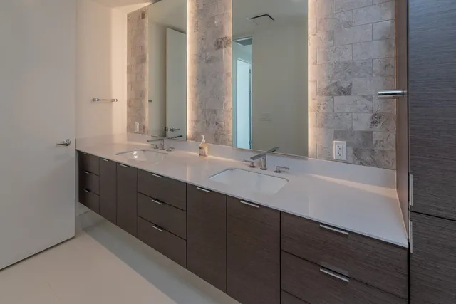 $4,200 | 301 West Avenue, Unit 3606, Austin, TX 78701