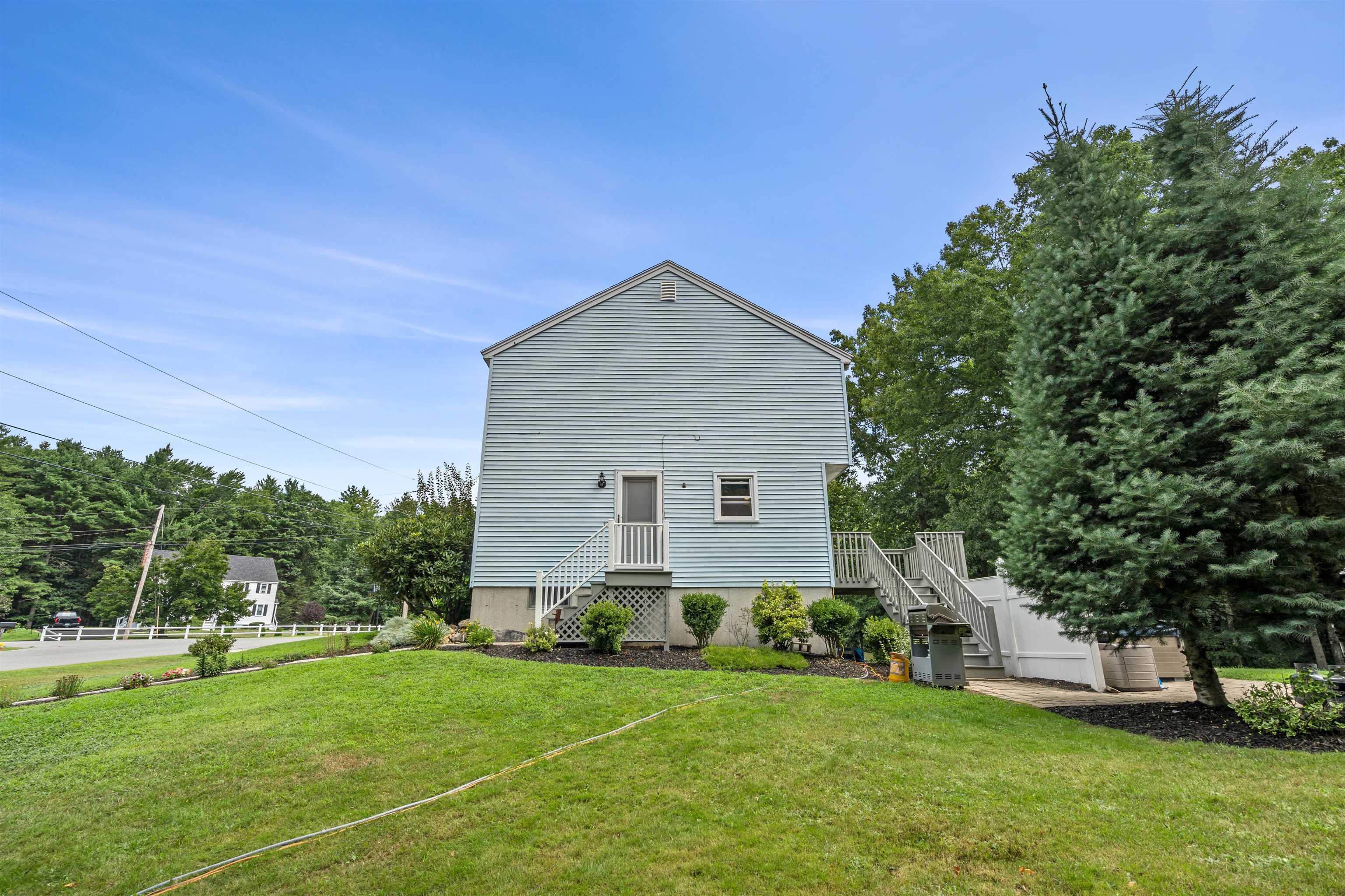 1 R Maurice Road Derry, NH 03038 - Photo 2 of 21