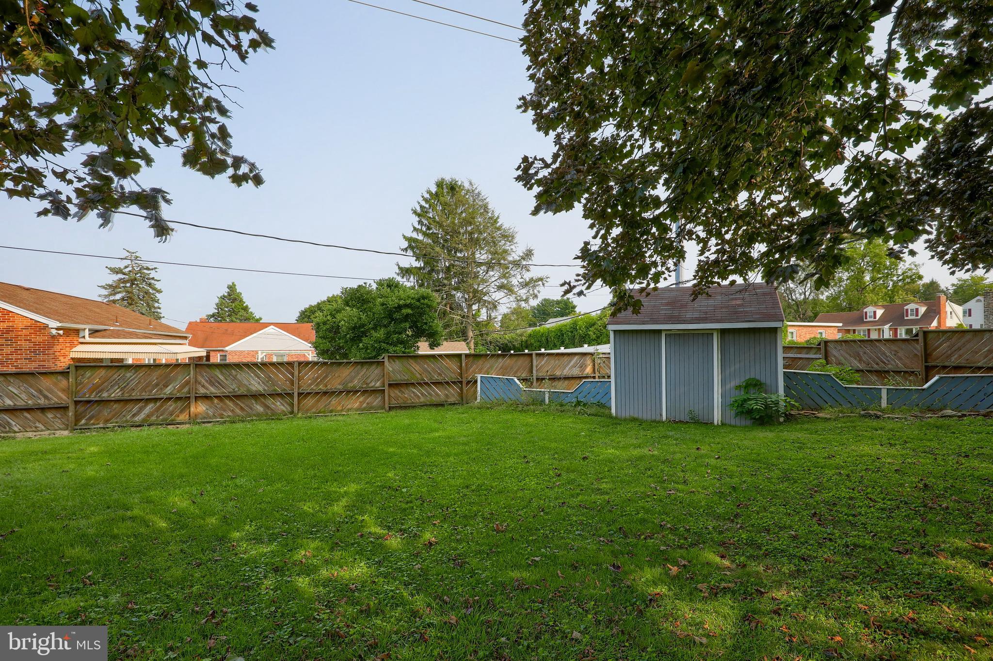 1112 Glendale Road York, PA 17403 - Photo 3 of 24 Gallery Image 3