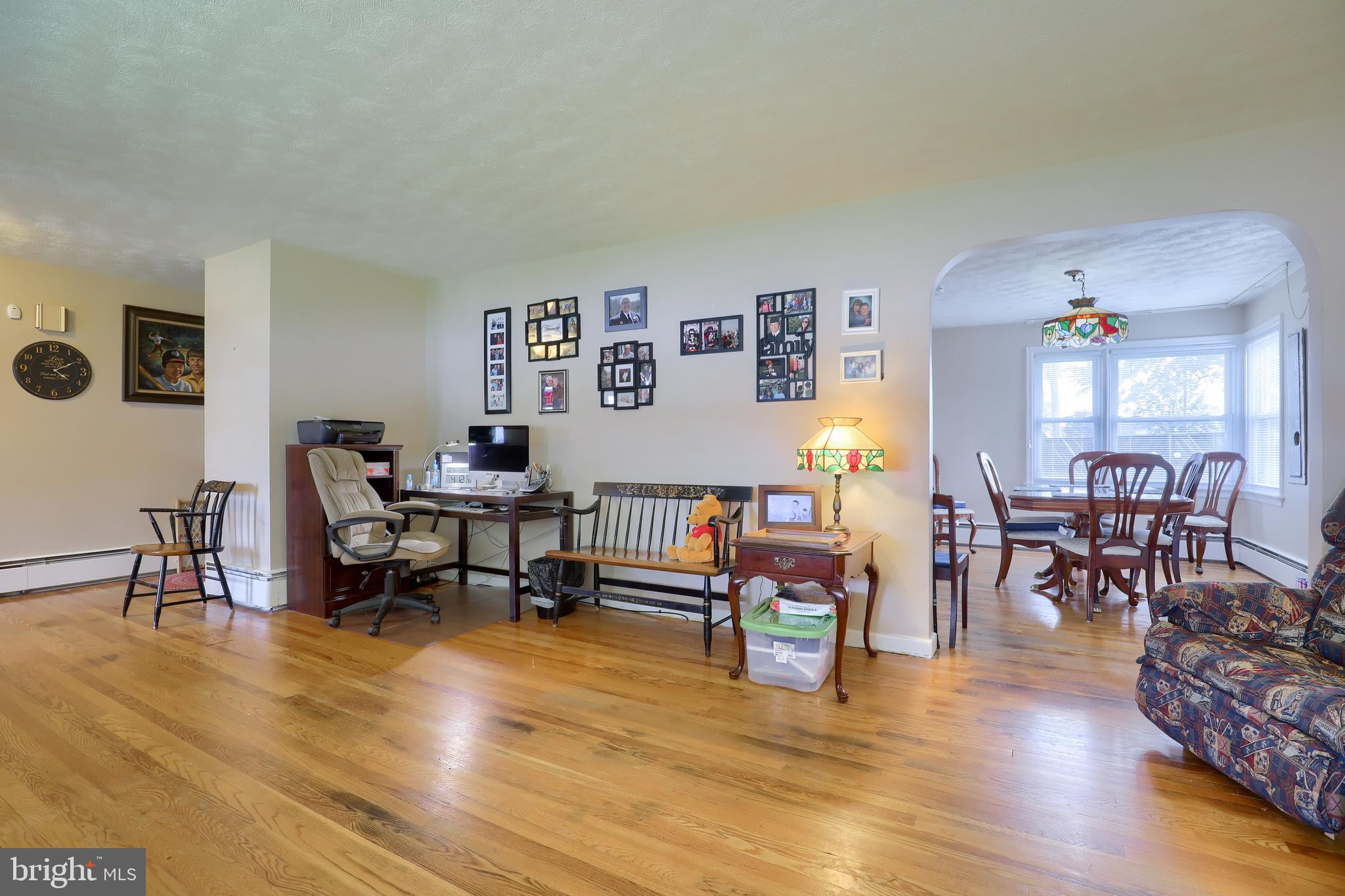1112 Glendale Road York, PA 17403 - Photo 6 of 24 Gallery Image 6