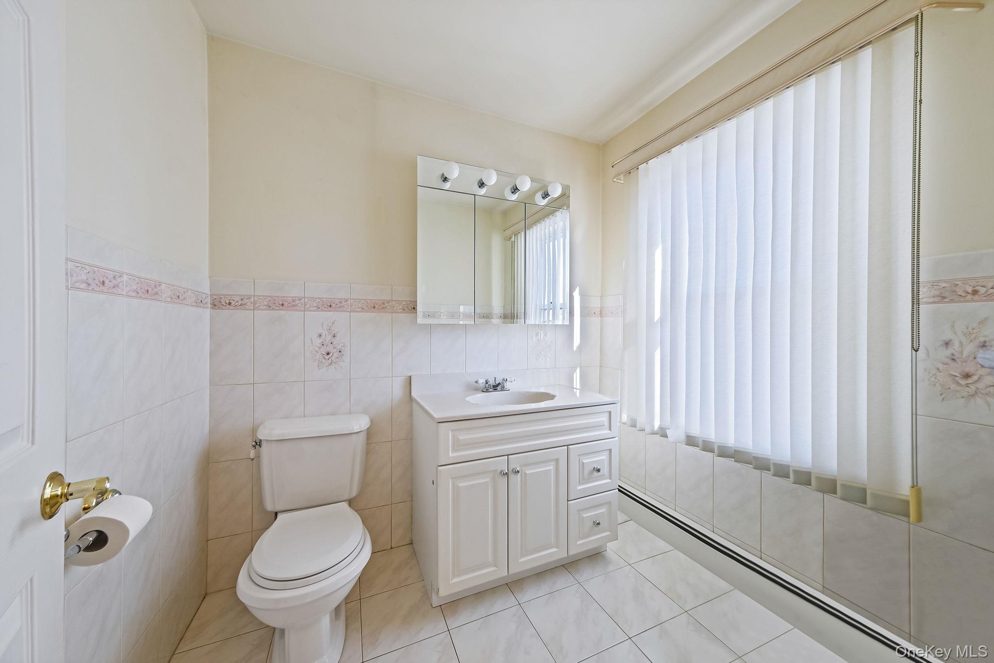 36 Frost Pond Road Glen Cove, NY 11542 - Photo 15 of 44