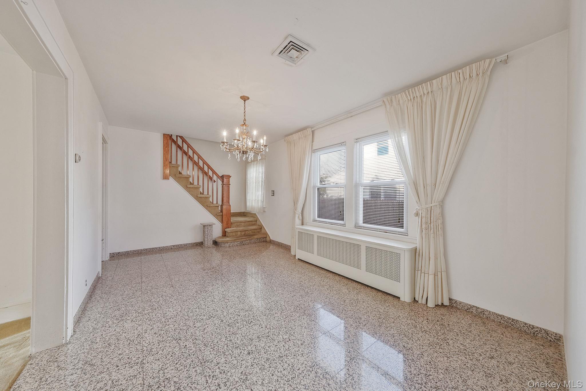 36 Frost Pond Road Glen Cove, NY 11542 - Photo 16 of 44