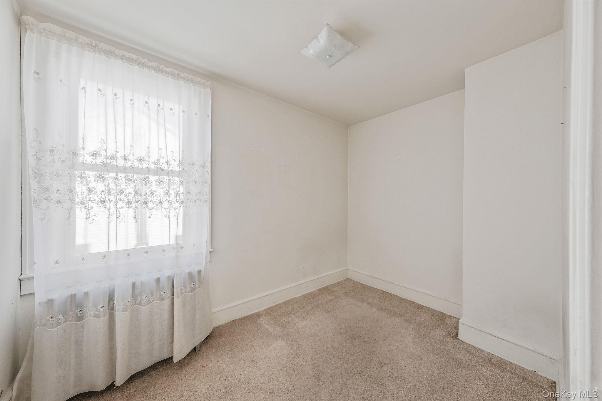 36 Frost Pond Road Glen Cove, NY 11542 - Photo 31 of 44