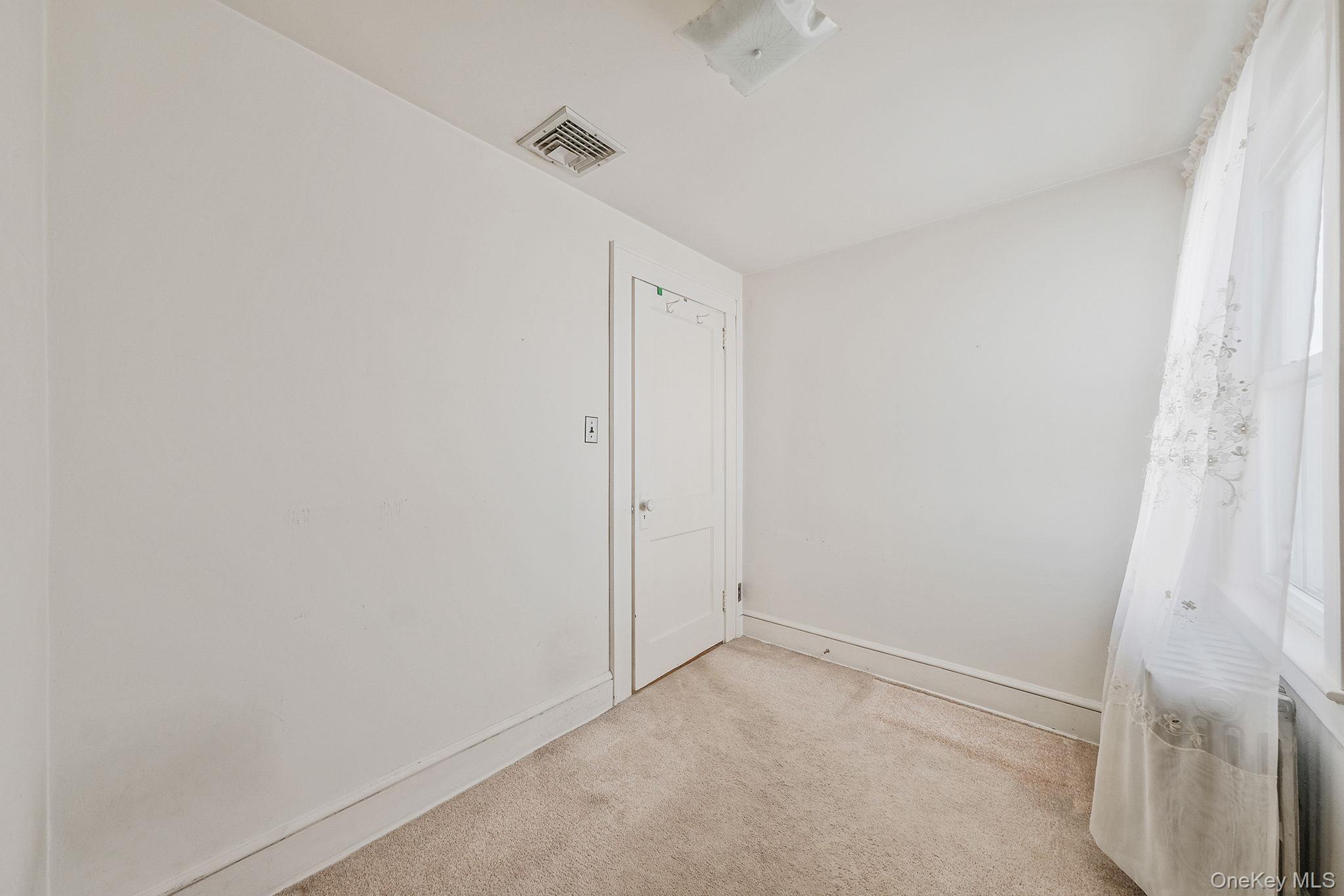 36 Frost Pond Road Glen Cove, NY 11542 - Photo 32 of 44