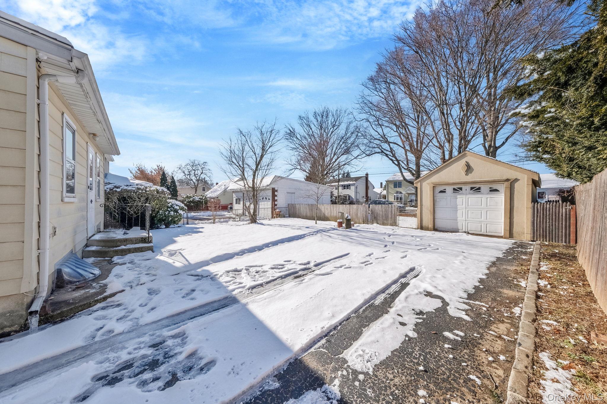 36 Frost Pond Road Glen Cove, NY 11542 - Photo 6 of 44