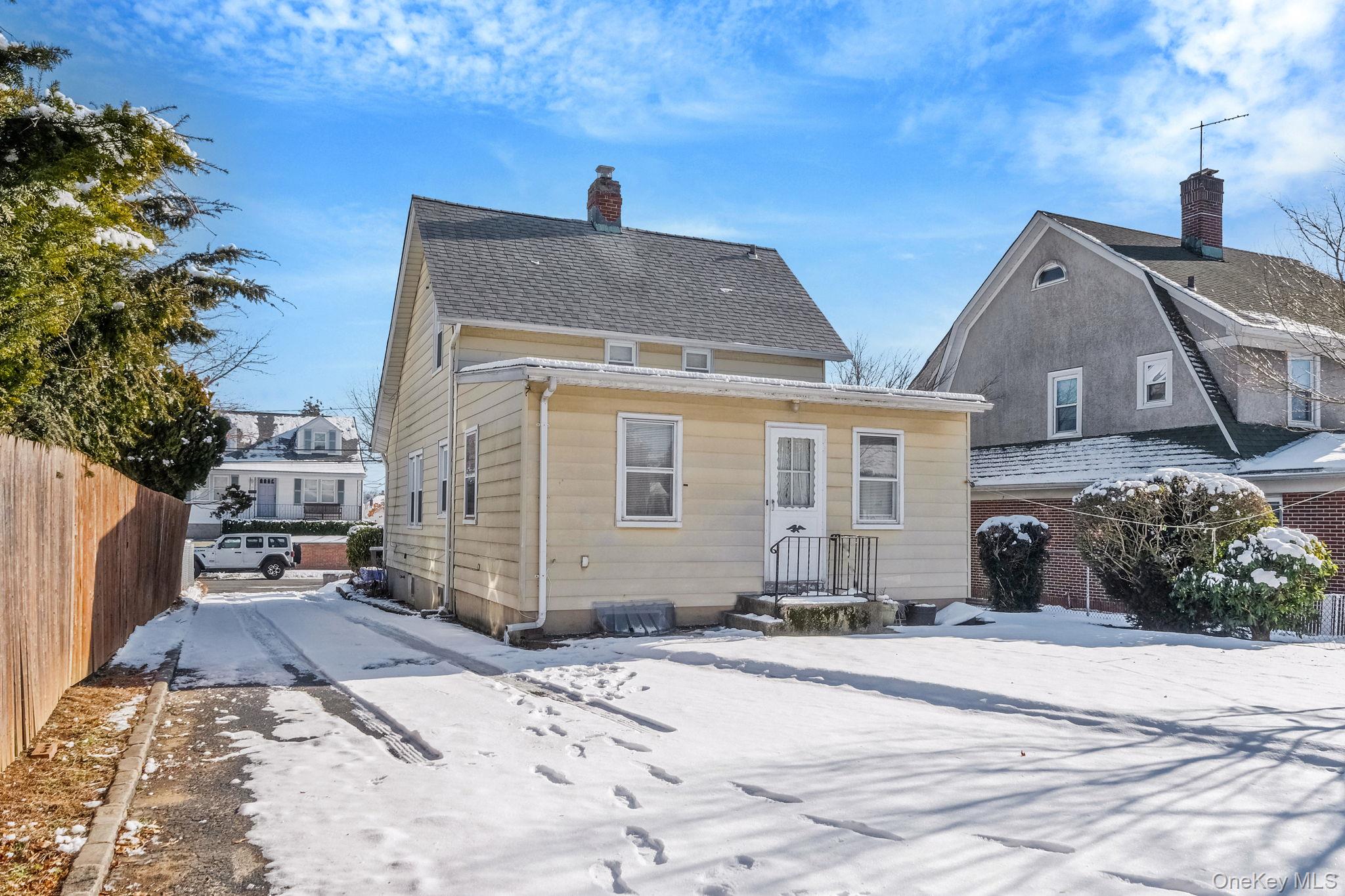 36 Frost Pond Road Glen Cove, NY 11542 - Photo 7 of 44