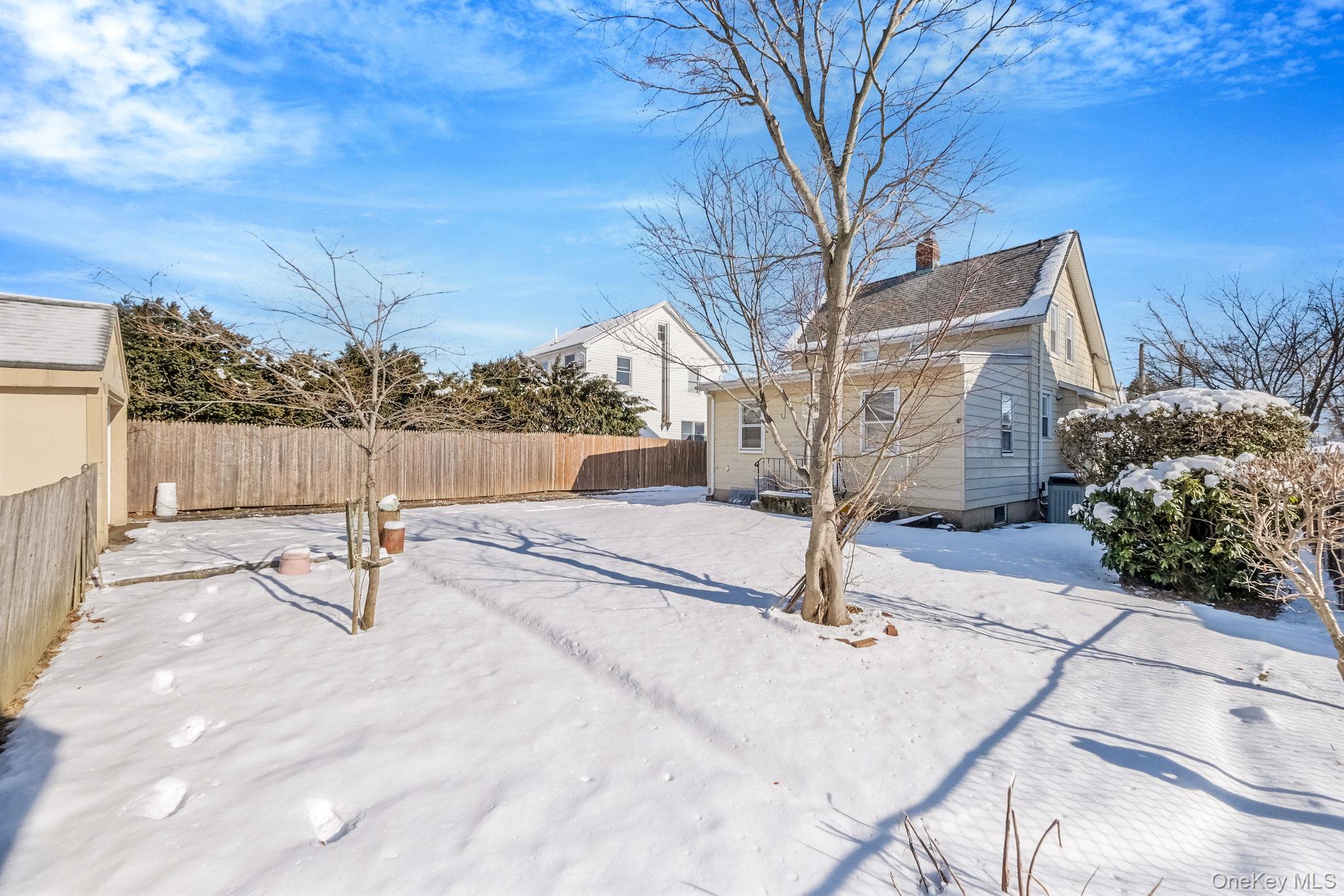 36 Frost Pond Road Glen Cove, NY 11542 - Photo 9 of 44