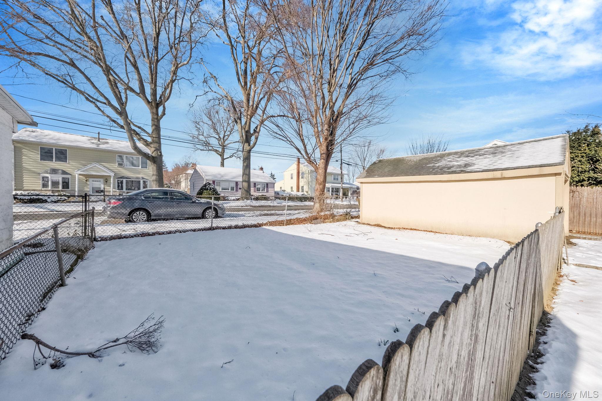 36 Frost Pond Road Glen Cove, NY 11542 - Photo 10 of 44