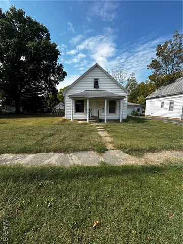 $30,000 | 311 North Elm Street, Nokomis, IL 62075