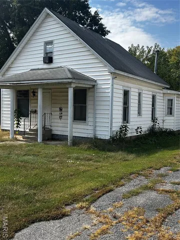 $30,000 | 311 North Elm Street, Nokomis, IL 62075