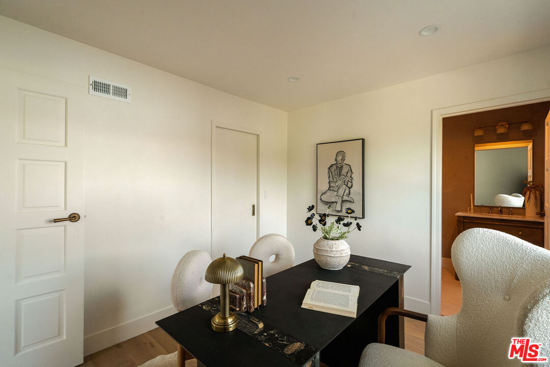 851 Dickson Street Marina del Rey, CA 90292 - Photo 34 of 39 a living room with furniture