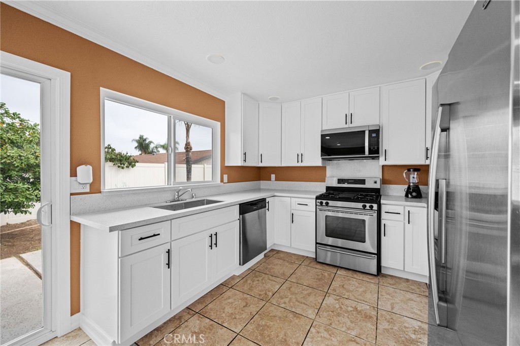 6951 New York Drive Riverside, CA 92506 - Photo 15 of 53