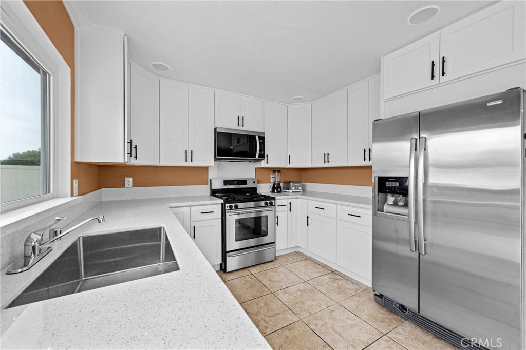 6951 New York Drive Riverside, CA 92506 - Photo 17 of 53